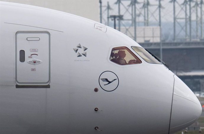 12 March 2024, Hesse, Frankfurt/Main: A Lufthansa passenger plane taxis for take-off at Frankfurt Airport. Due to the ongoing strike by Lufthansa cabin crew, numerous flights are canceled in Frankfurt. Photo: Boris Roessler/dpa