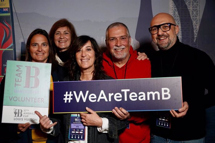 Voluntarios de la Louis Vuitton 37th America's Cup Barcelona 2024
