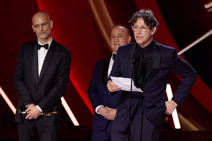 Jonathan Glazer recibe su premio a mejor película internacional en los Oscar