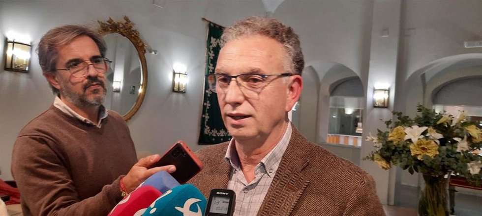 El delegado del Gobierno en Extremadura, José Luis Quintana, atiende a los medios de comunicación.
