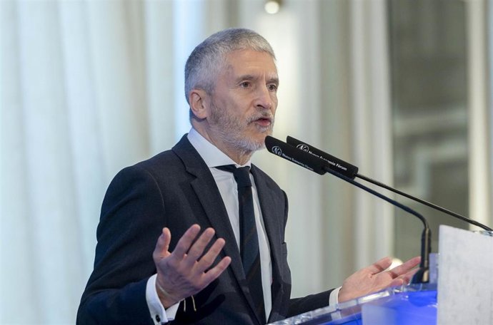 El ministro de Interior, Fernando Grande-Marlaska, interviene en un desayuno informativo de Nueva Economía Fórum, en el hotel Mandarin Oriental Ritz, a 11 de marzo de 2024, en Madrid (España). (Foto de archivo).