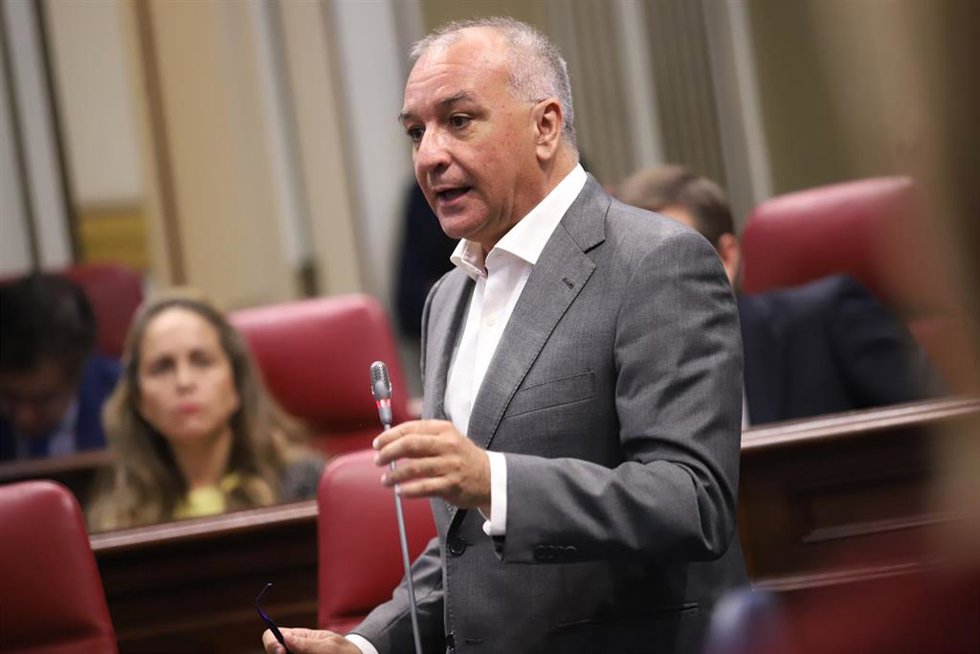 El portavoz del Grupo de Nueva Canarias-Bloque Canarista (NC-BC), Luis Campos