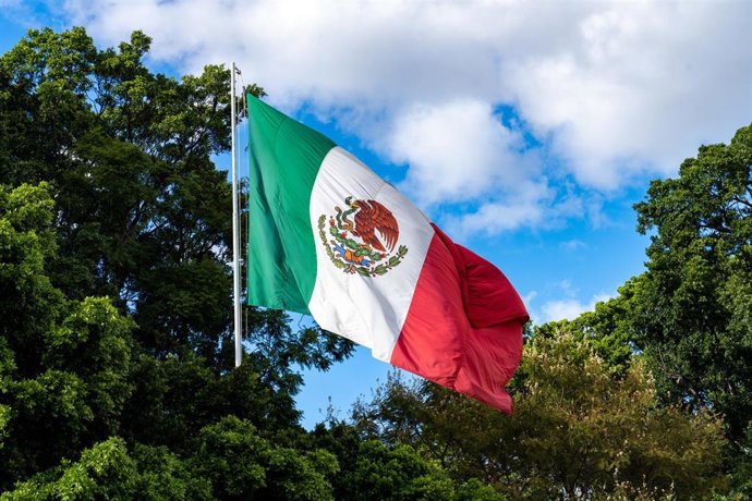 Archivo - Bandera de México  