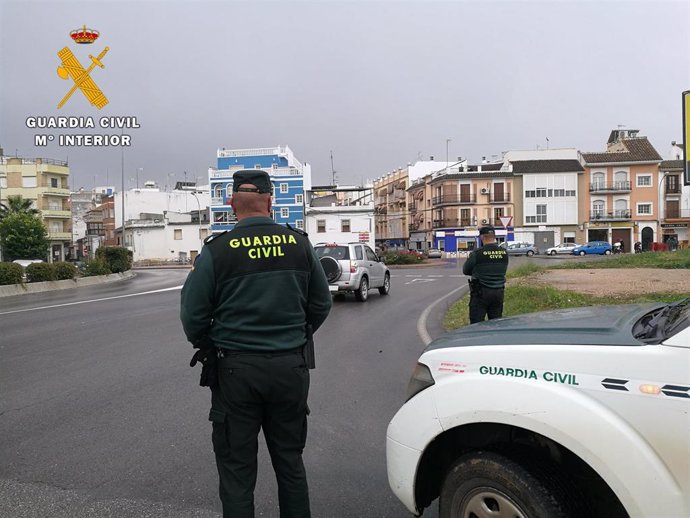 Efectivos de la Guardia Civil en Puente Genil.