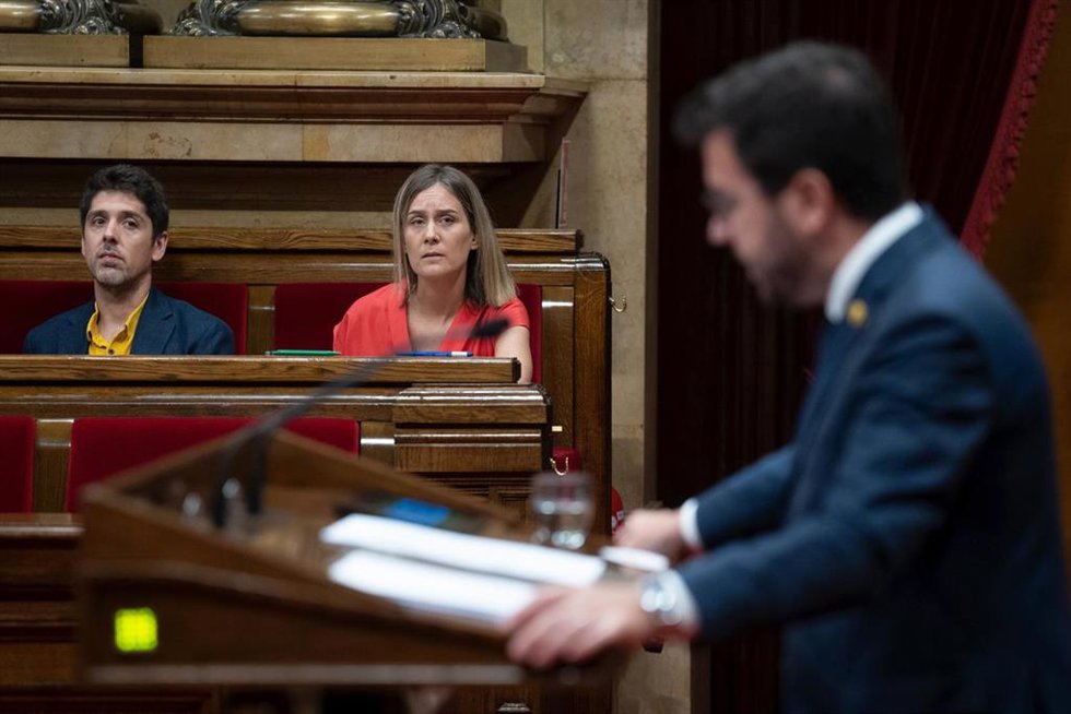 Archivo - El portavoz de los comuns en el Parlament, David Cid; la presidenta de los comuns en el Parlament, Jéssica Albiach, y el presidente de la Generalitat, Pere Aragons, en una foto de archivo.