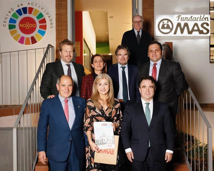 Autoridades presentes en el acto de presentación de la duodécima memoria de actividades de la Fundación MAS.