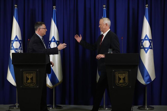 Archivo - Benny Gantz, líder del partido Azul y Blanco, y Gideon Sa'ar, líder de Nueva Esperanza