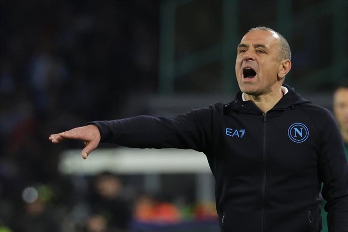Napoli coach Francesco Calzona gestures on the touchline during the UEFA Champions League round of 16 first leg soccer match between SSC Napoli and FC Barcelona