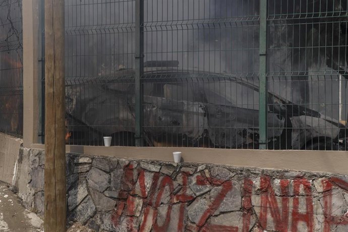 Normalistas de Ayotzinapa irrumpen en la sede de la Fiscalía de Guerrero tras la fuga del policía fugado tras matar a un estudiante