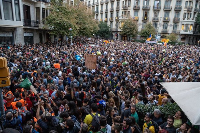 Archivo - Concentración en Barcelona contra la sentencia del procés en 2019