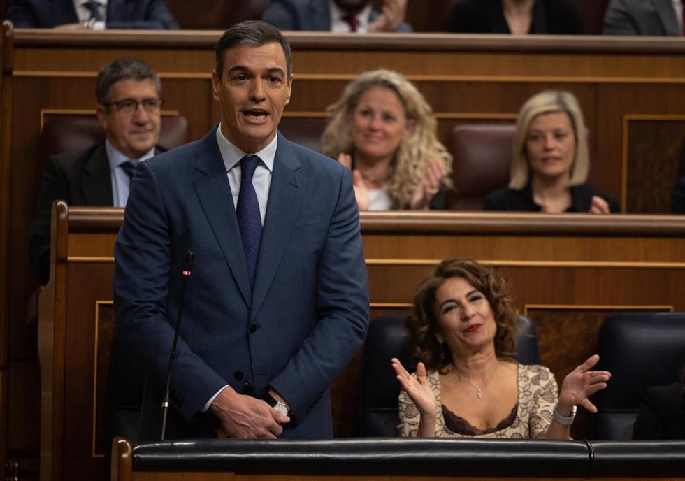 El presidente del Gobierno, Pedro Sánchez, interviene durante una sesión de control al Gobierno, en el Congreso de los Diputados, a 13 de marzo de 2024, en Madrid (España).  El denominado 'caso Koldo', la supuesta trama de mordidas en contratos de mater