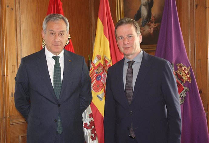 El presidente de Eurocaja (I) junto al presidente de la Diputación de Burgos (D).