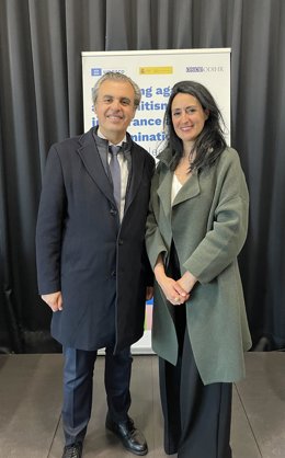 El conseller de Educación Antoni Vera y la directora general de Primera Infancia, Atención a la diversidad y mejora educativa, Neus Riera, durante una jornada en Madrid