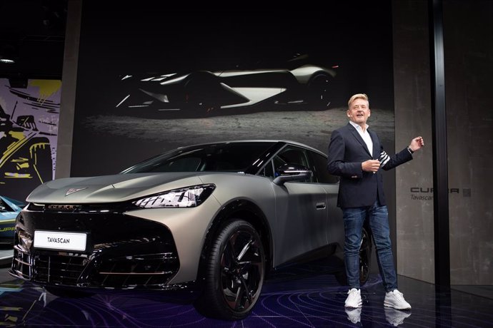 Archivo - El presidente de Cupra, Wayne Griffiths, presenta el nuevo coche eléctrico 'Cupra Tavascan' en el salón Automobile, a 11 de mayo de 2023, en Barcelona, Cataluña (España).