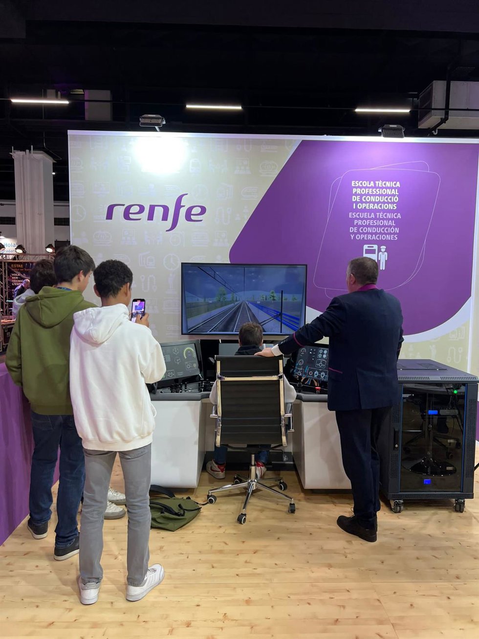 Estand de Renfe en el Saló d l'Ensenyament 2024