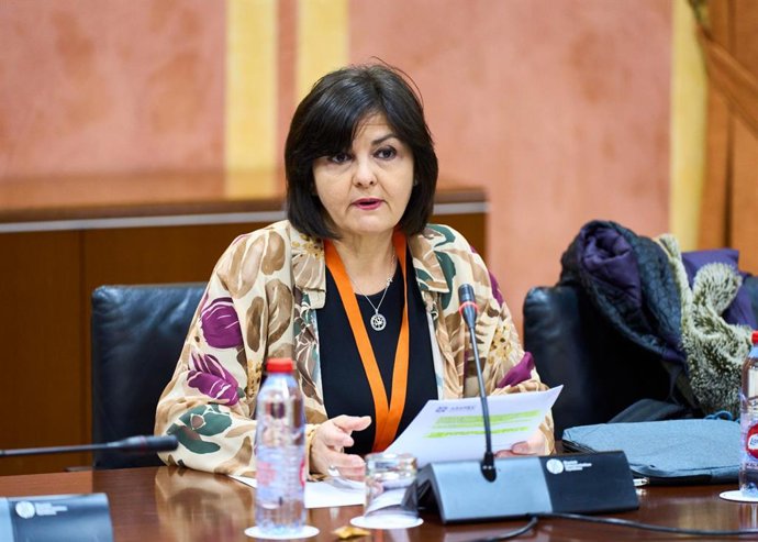 La vicepresidenta primera de Asanec, Eva Almán, en su comparecencia ante la Comisión de Salud y Consumo del Parlamento de Andalucía.