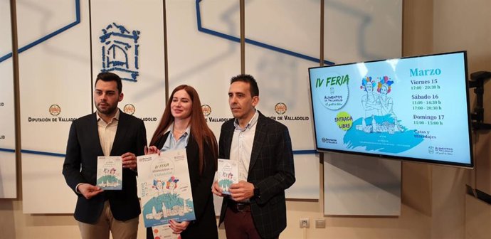 El diputado de Promoción Agroalimentaria, Moisés Santana, así como el diputado del Área de Empleo, Desarrollo Económico y Reto Demográfico, Roberto Migallón, durante la presentación de la IV Feria de Alimentos de Valladolid