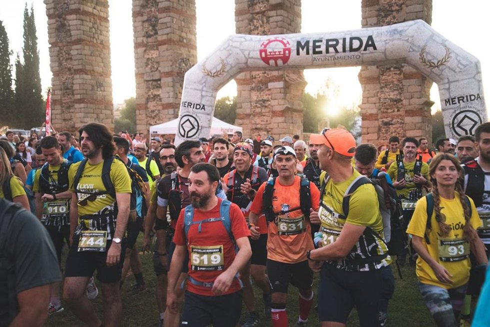 Archivo - Participantes en las Millas Romanas de Mérida en 2023