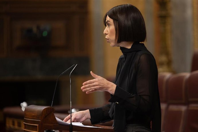 La ministra de Ciencia e Innovación, Diana Morant, interviene en una sesión plenaria en el Congreso de los Diputados