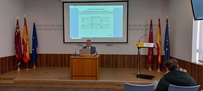 El delegado territorial de la Aemet, Juan Esteban Palenzuela, en una rueda de prensa celebrada este miércoles en la sede de la Delegación del Gobierno de la Región de Murcia