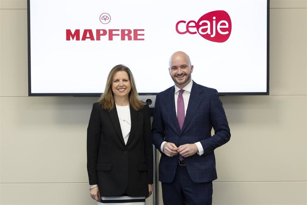 La CEO de Mapfre Iberia, Elena Sanz, y el presidente de Ceaje, Fermín Albaladejo.