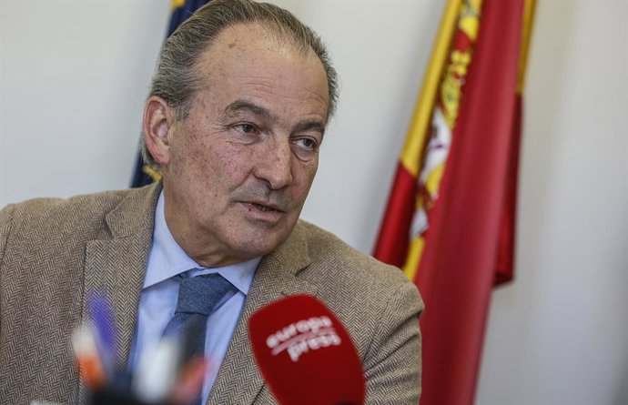 El conseller d'Agricultura, Ramaderia, Pesca i Alimentació de la Comunitat Valenciana, José Luis Aguirre, durant una entrevista per a Europa Press