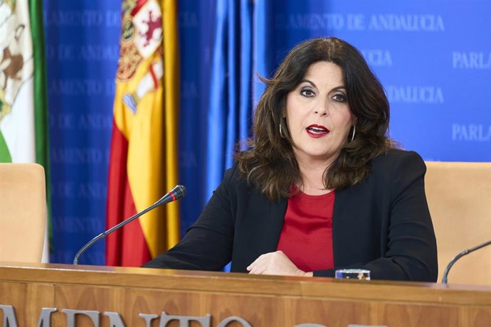 La portavoz del Grupo Parlamentario Socialista, Ángeles Férriz, durante la ronda de ruedas de prensa de portavoces de los grupos parlamentarios en el Parlamento de Andalucía, a 13 de marzo de 2024 en Sevilla (Andalucía, España). Los portavoces de los grup