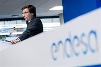 Almeida exige a Maestre que llame a Mónica García para pedirle una auditoría de los contratos sanitarios en pandemia