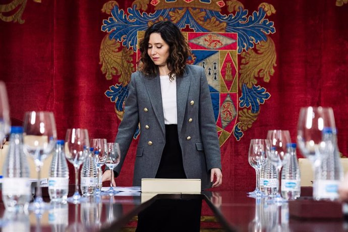 La presidenta de la Comunidad de Madrid, Isabel Díaz Ayuso, preside la reunión del Consejo de Gobierno que, de forma extraordinaria, se celebra en el Ayuntamiento de Leganés, a 13 de marzo
