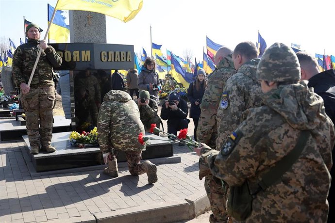 Memorial en Járkov por los soldados ucranianos caídos.