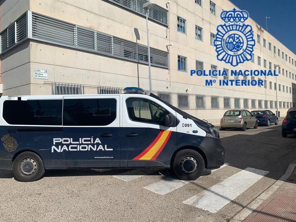 Archivo - Un furgón de la Policía en el Juzgado de Rota.
