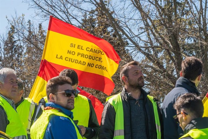 Agricultores y ganaderos se concentran para reivindicar sus derechos y pedir mejoras para sus sectores, a 12 de marzo de 2024, en Toledo, Castilla-La Mancha (España). 