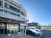 Tesla abre en Alcobendas su segundo Center en Madrid y el noveno de España