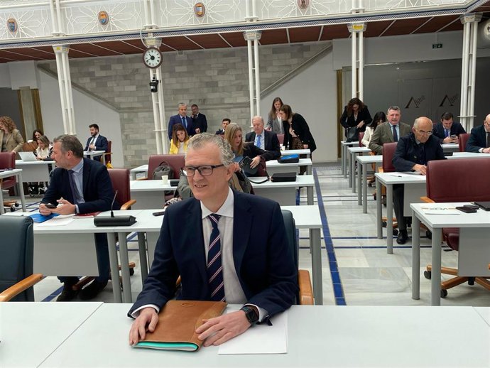 El consejero de Salud, Juan José Pedreño, en la Asamblea Regional