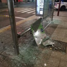 Imagen difundida por la Policía de Valladolid sobre el estado en el que quedó la marquesina