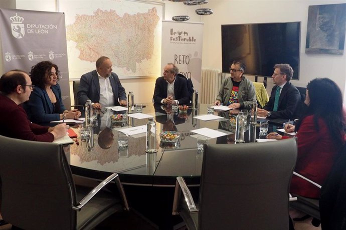 El presidente de la Diputación de León recibe a los representantes del Consejo del Diálogo Social