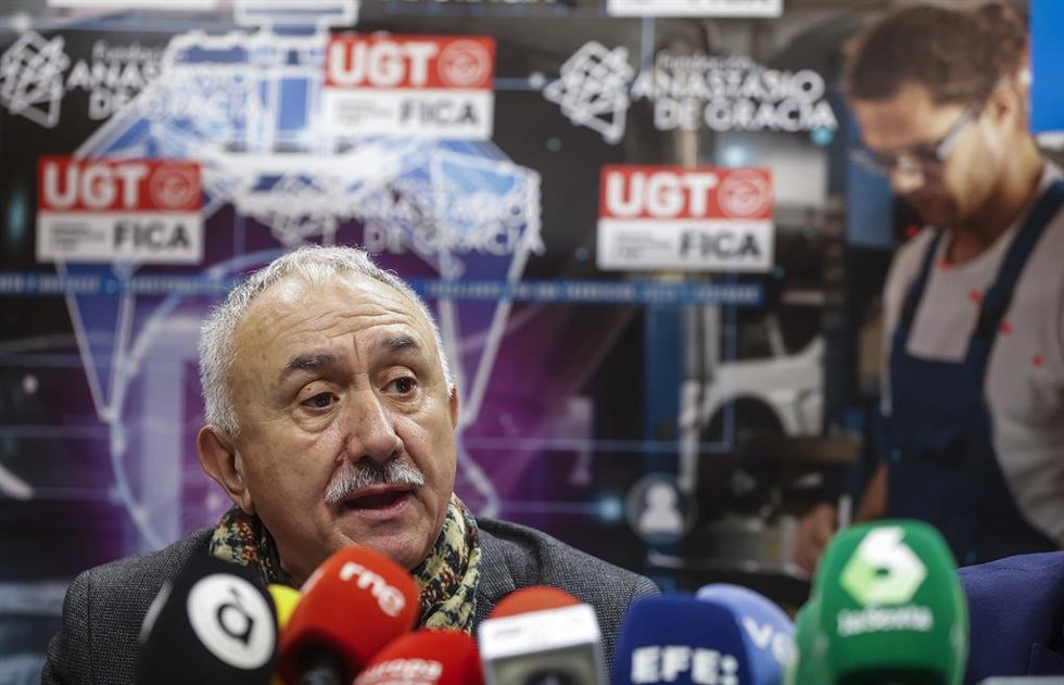 El secretario general de UGT, Pepe Álvarez, se ha mostrado "optimista" respecto al futuro de la fábrica de Ford en Almussafes en unas jornadas que el sindicato celebra en Valncia