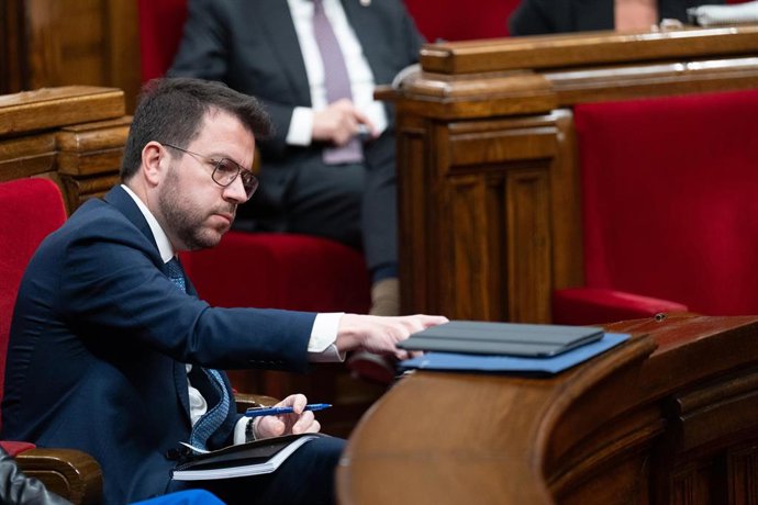 El presidente de la Generalitat de Catalunya, Pere Aragonés, durante el pleno del debate a la totalidad de Presupuestos 2024 en el Parlament, a 13 de marzo de 2024, en Barcelona, Catalunya (España). El pleno del Parlament celebra hoy el debate a la tota