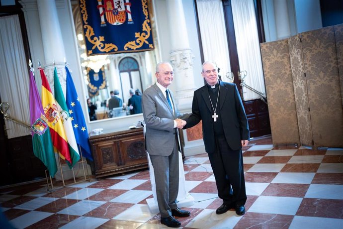 El alcalde de Málaga, Francisco de la Torre, y el obispo de la Diócesis de Málaga, Jesús Catalá, en una rueda de prensa