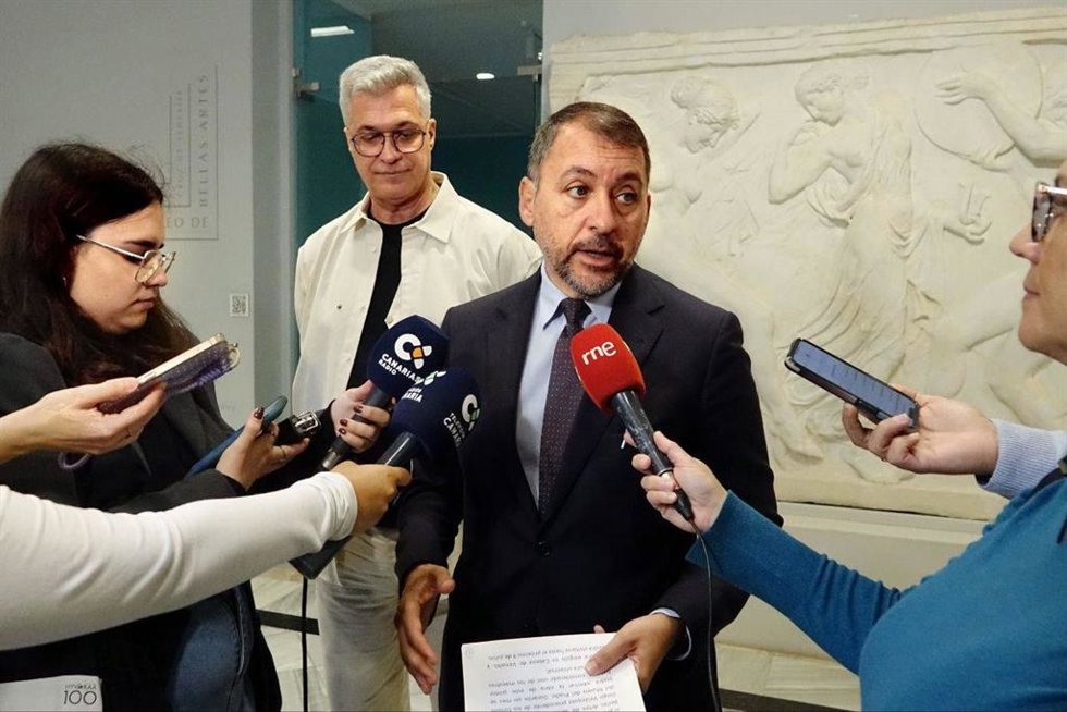 El alcalde de Santa Cruz de Tenerife, José Manuel Bermúdez, atiende a los medios de comunicación