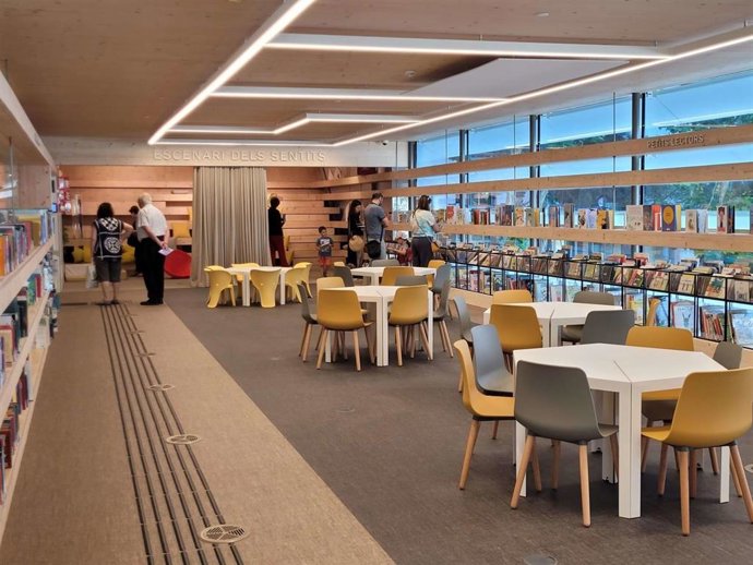 El interior de la Biblioteca Gabriel García Márquez de Barcelona.