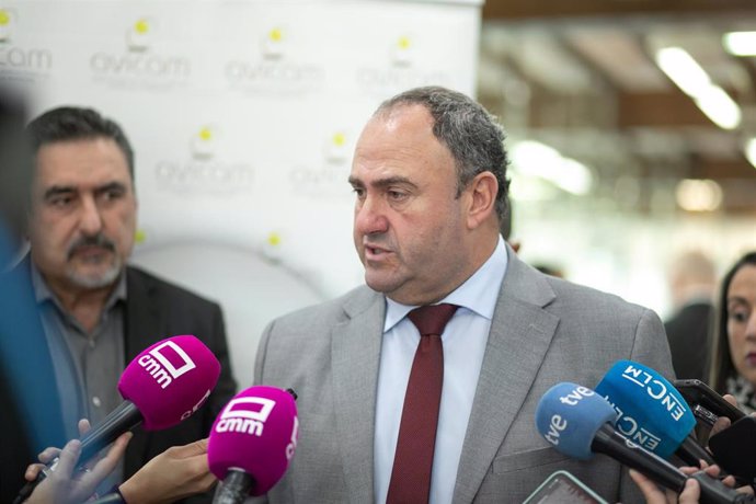 El consejero de Agricultura, Ganadería y Desarrollo Rural, Julián Martínez Lizán, participa en la clausura de la Asamblea General de la Asociación de Avicultores de Castilla-La Mancha.