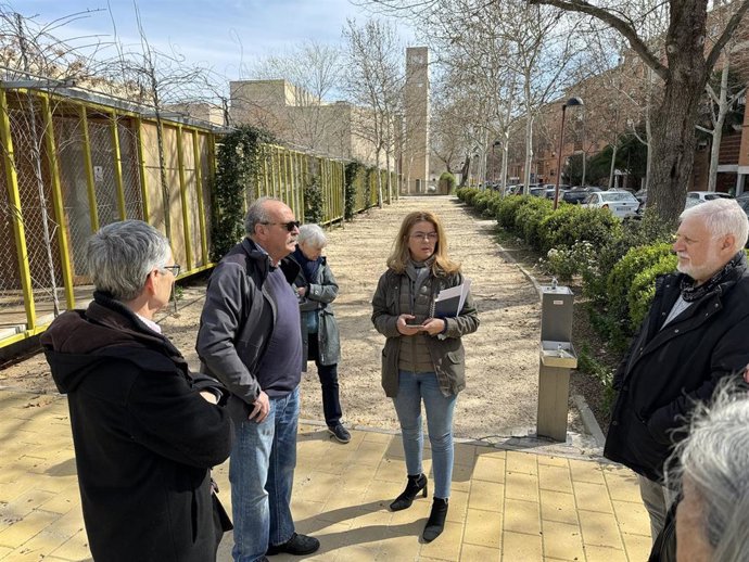 Reunión de la concejal de Participación Ciudadana, Mar Sánchez, con los vecinos del barrio del Perchel.