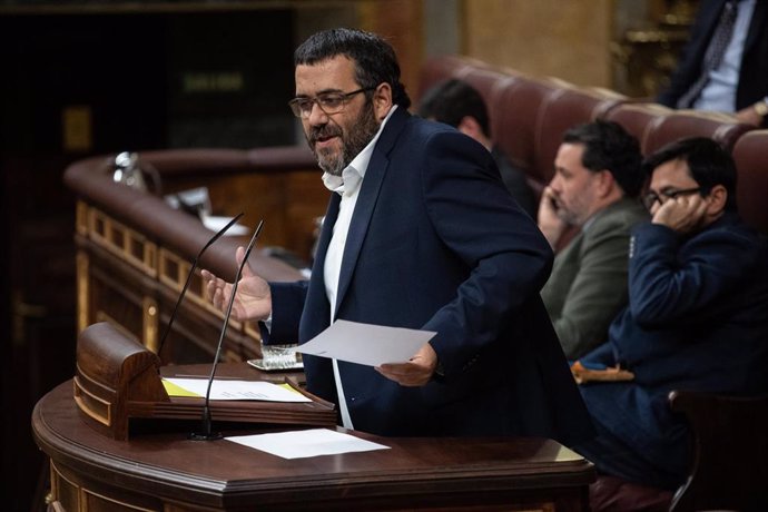 Archivo - El diputado de Sumar MÉS en el Congreso, Vicen Vidal, interviene durante una sesión plenaria, en el Congreso de los Diputados, a 28 de noviembre de 2023, en Madrid (España).