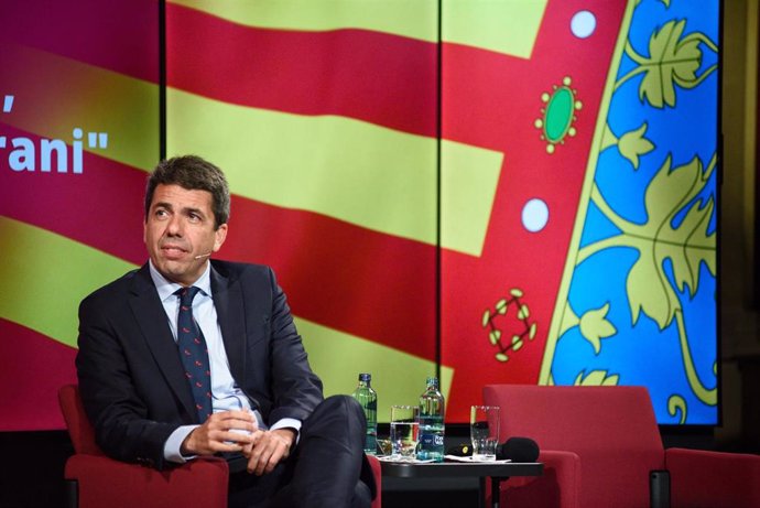 El presidente de la Generalitat Valenciana, Carlos Mazón, durante una conferencia, en el Foment del Treball Nacional de Barcelona