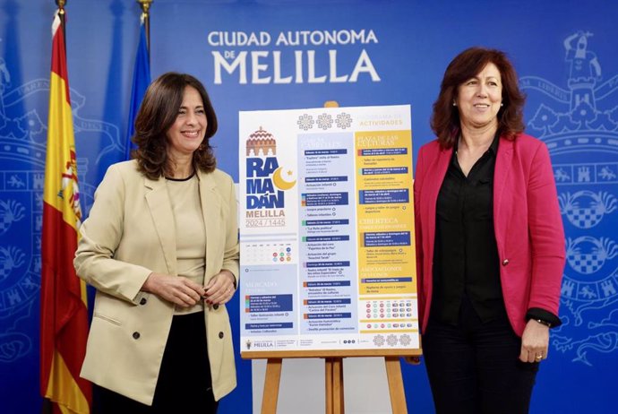La portavoz del Gobierno melillense y consejera de Cultura, Fadela Mohatar, a la derecha, en la presentación este miércoles de las actividades de Ramadán en Melilla
