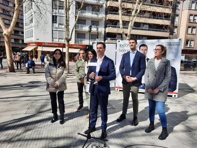 Pradales ha inaugurado un punto de encuentro electoral del PNV en Vitoria-Gasteiz