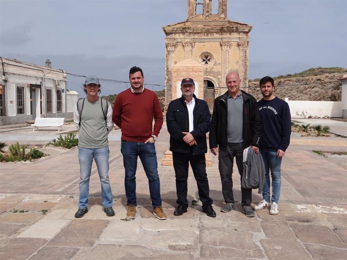 Una delegación de la Autoridad Portuaria de Melilla, encabezada por su presidnete en el centro de la imagen, en la visita a las Islas Chafarinas
