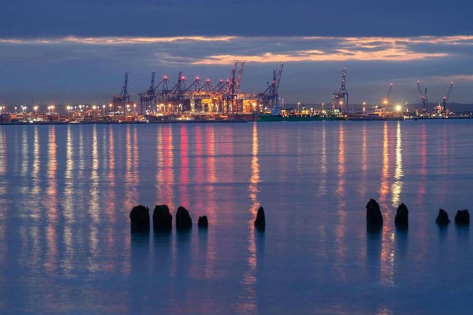 Audax Renovables suministrará 4,5 GWh/año de electricidad 100 % renovable al Puerto de Alicante