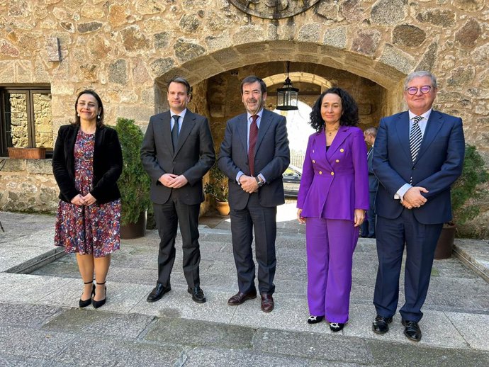 El presidente del CGPJ, Vicente Guilarte, (en el centro) participa en la clausura del II Curso de Derecho Agrario y Ganadero que se ha celebrado en Jarandilla de la Vera